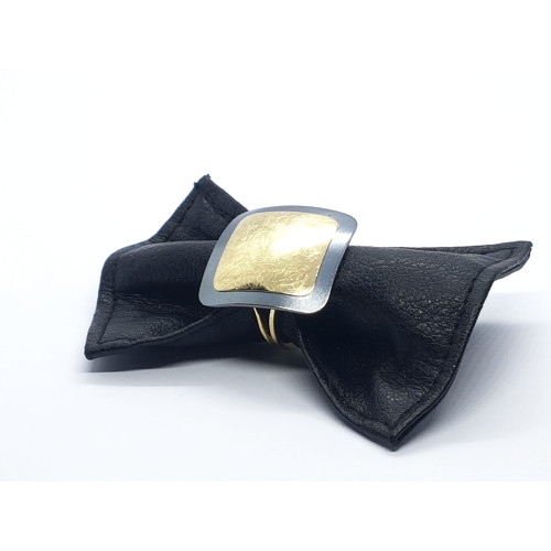 Anillo de oro amarillo y plata
