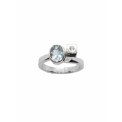 Anillo de oro blanco con diamantes y aguamarina