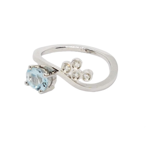 Anillo de oro blanco con diamantes y aguamarina