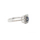 Anillo de oro blanco con diamantes y zafiro