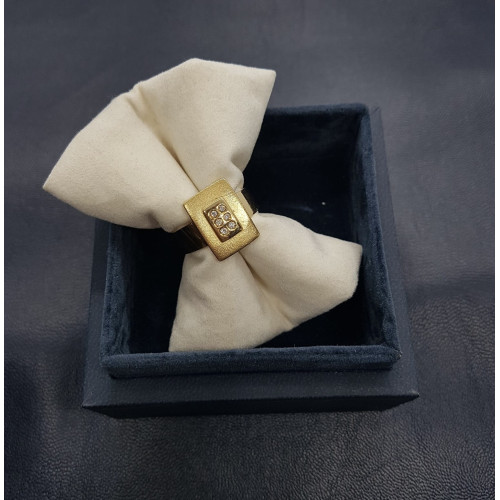 Anillo de oro amarillo con diamantes
