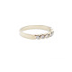 Anillo media alianza de compromiso con diamantes