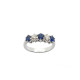 Anillo de oro blanco con diamantes y zafiros