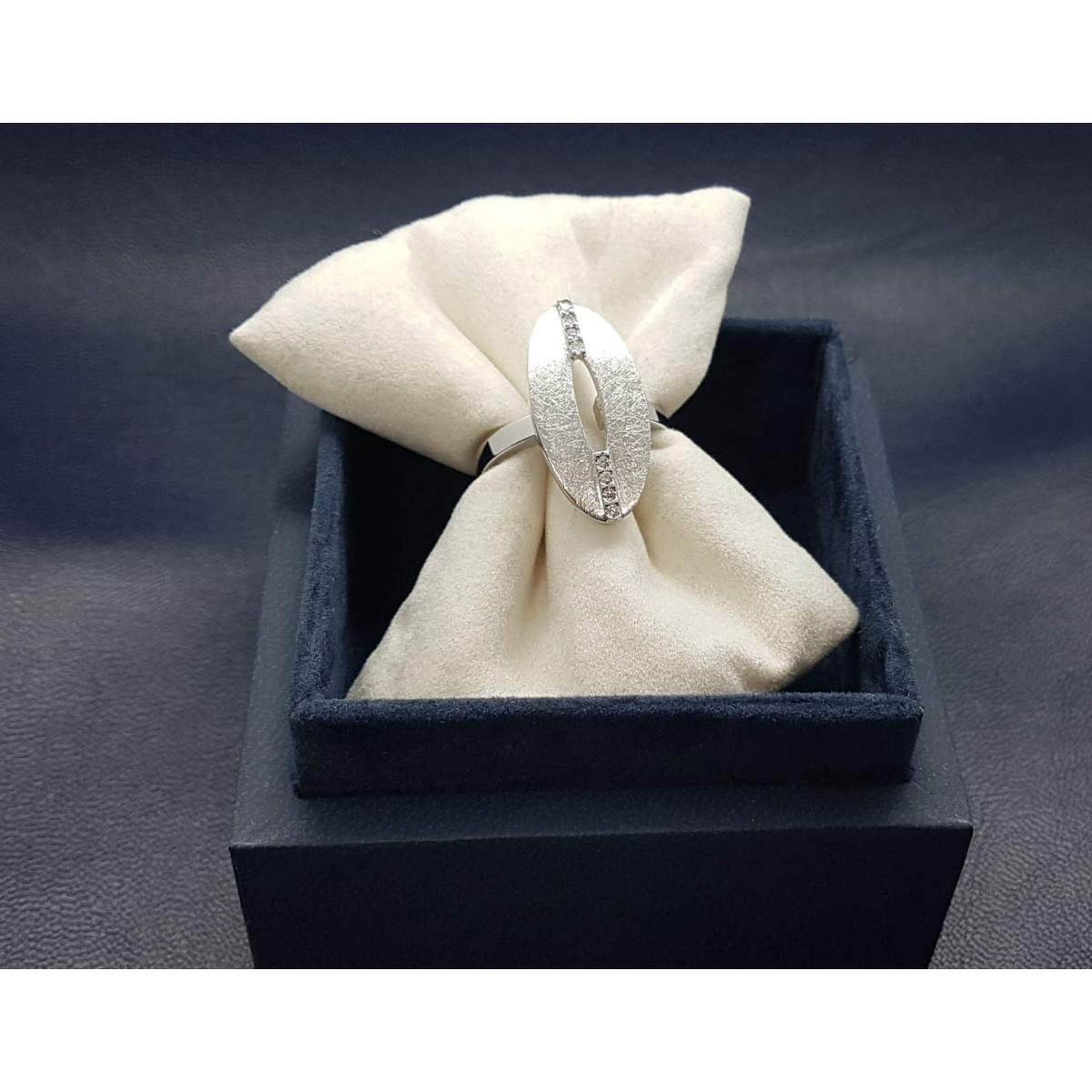 ANILLO DE ORO BLANCO Y DIAMANTES