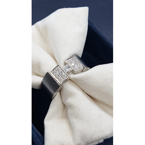 Anillo de oro blanco y diamantes