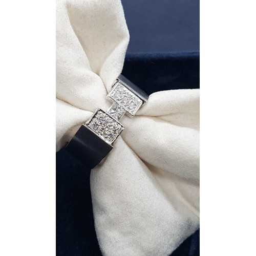 Anillo de oro blanco y diamantes