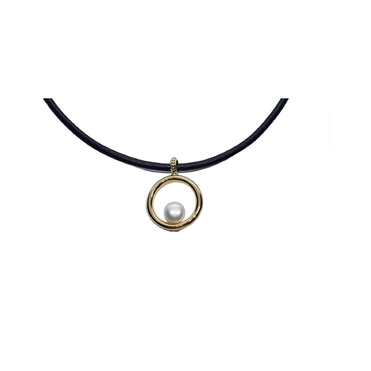 Collar de plata chapada con perla y cuero