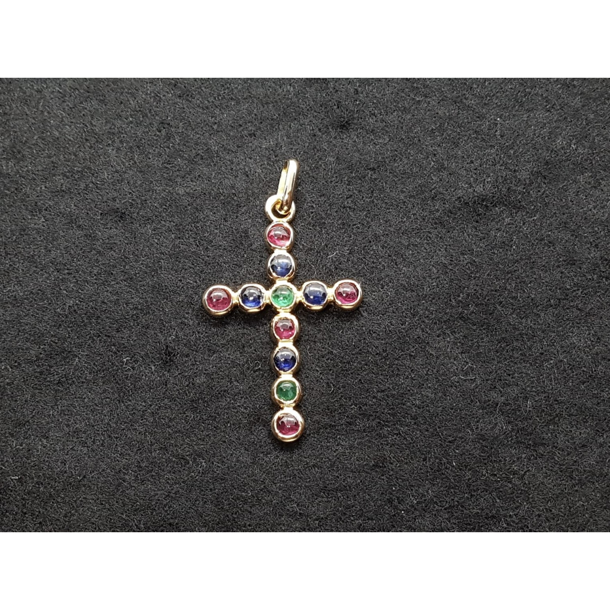 CRUZ DE ORO amarillo con rubí, zafiros y esmeraldas
