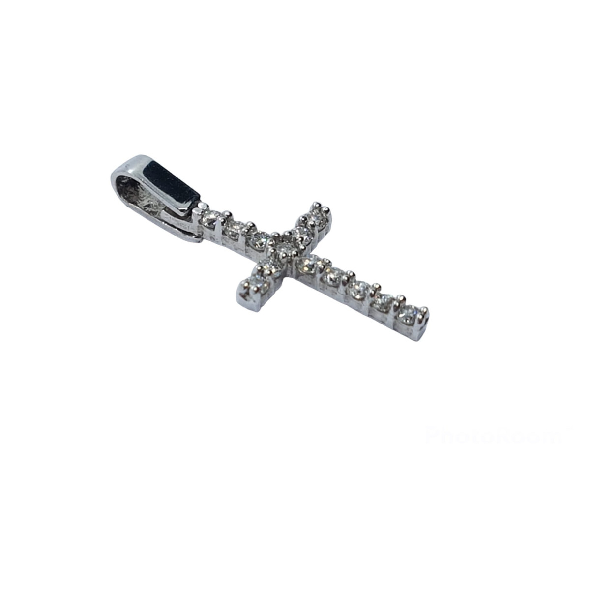 Cruz de oro blanco con diamantes