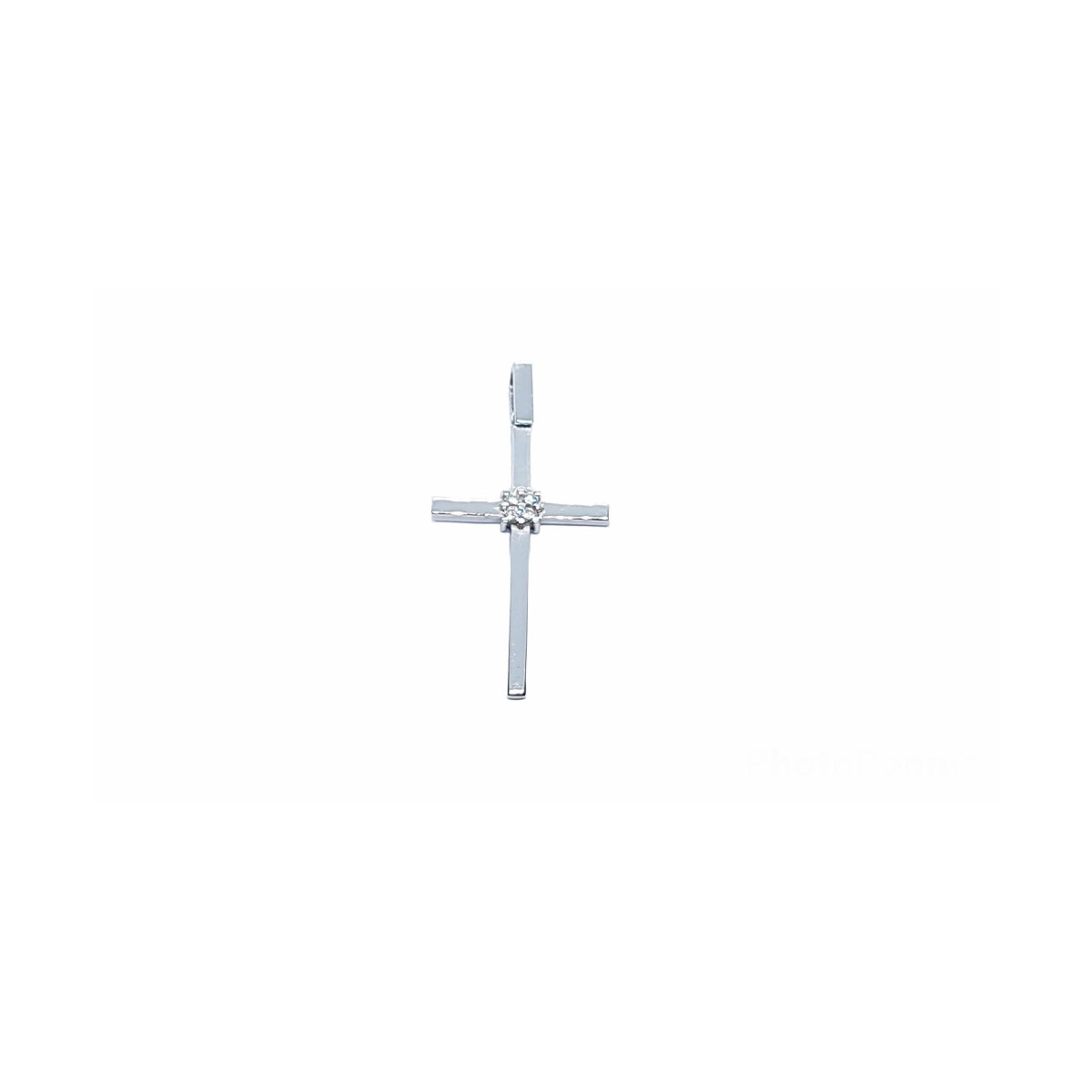 Cruz de oro blanco con diamantes