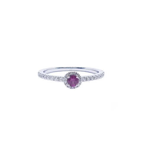 Anillo de oro blanco con diamantes y rubí