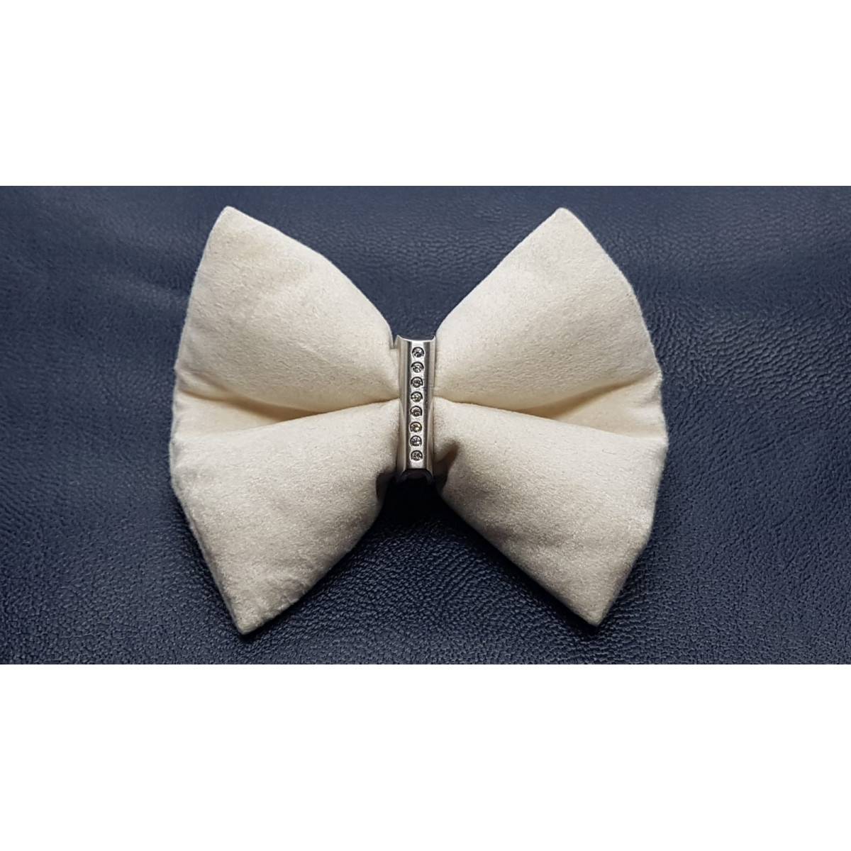 Media alianza de oro blanco y diamantes