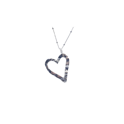 Collar de plata con forma de corazón