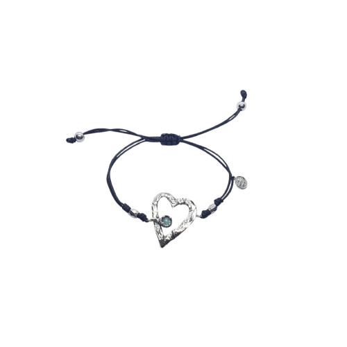 Pulsera de plata con macramé, circonita verde y con forma de corazón