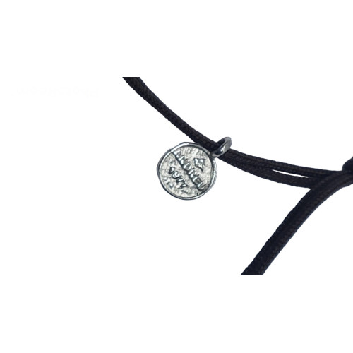 Pulsera de plata con macramé, circonita verde y con forma de corazón