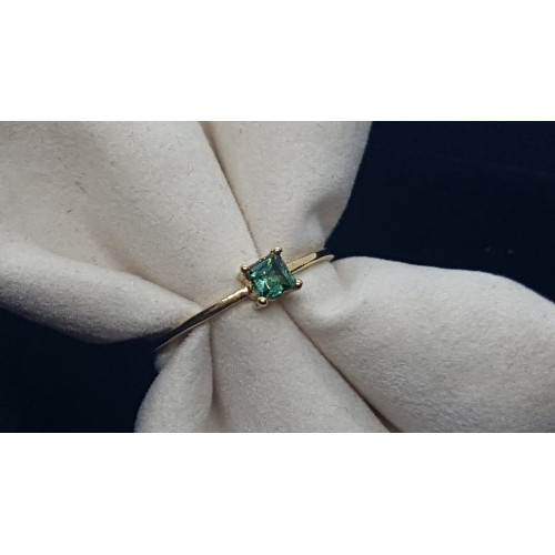 ANILLO DE ORO AMARILLO y Turmalina verde