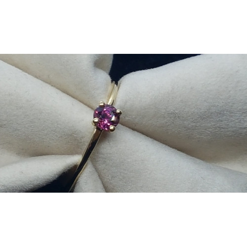 ANILLO DE ORO AMARILLO y Turmalina rosa