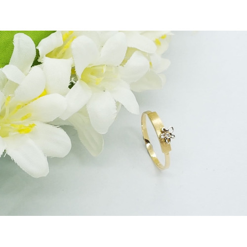 Anillo de oro amarillo con diamante
