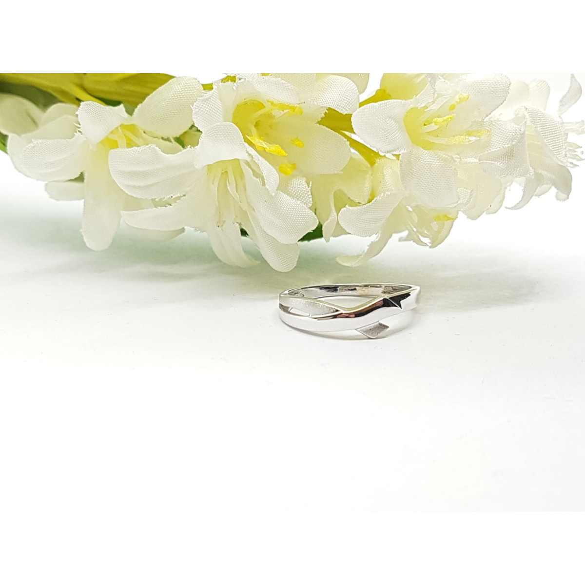 Anillo de oro blanco