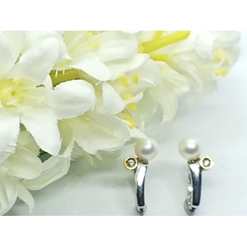 Pendientes de plata y oro amarillo con diamantes y perla natural cultivada