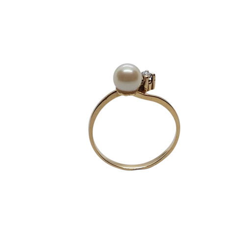 Anillo de oro amarillo con diamante y perla natural cultivada