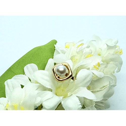Anillo de oro amarillo y perla natural cultivada