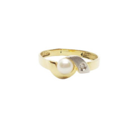Anillo de oro amarillo con diamante y perla natural cultivada