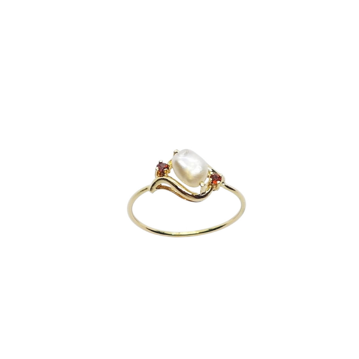Anillo de oro amarillo con granates y perla natural cultivada