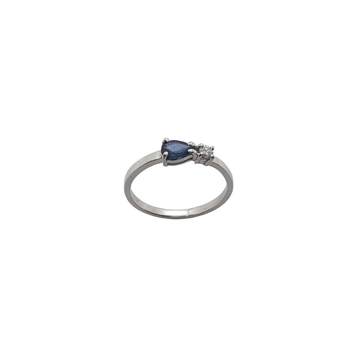 Anillo de oro blanco con zafiro y diamante
