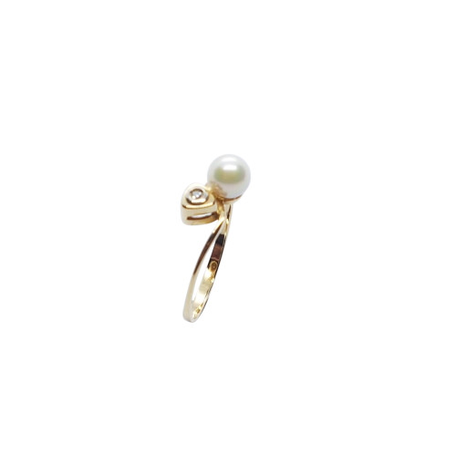Anillo de oro amarillo con diamante y perla natural cultivada