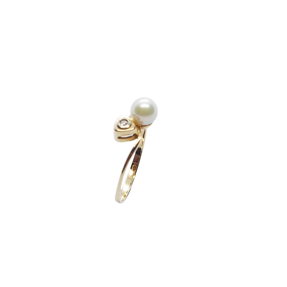 Anillo de oro amarillo con diamante y perla natural cultivada