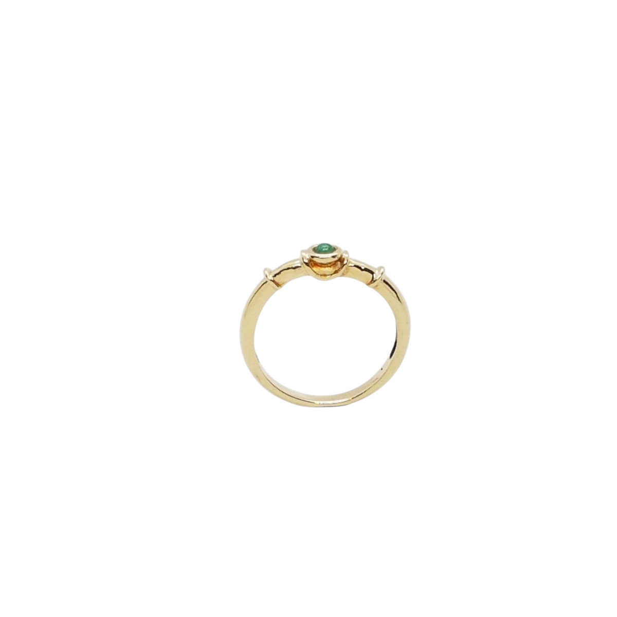 Anillo de oro amarillo con esmeralda