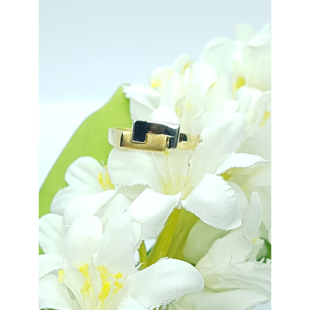 Anillo de oro amarillo y oro blanco