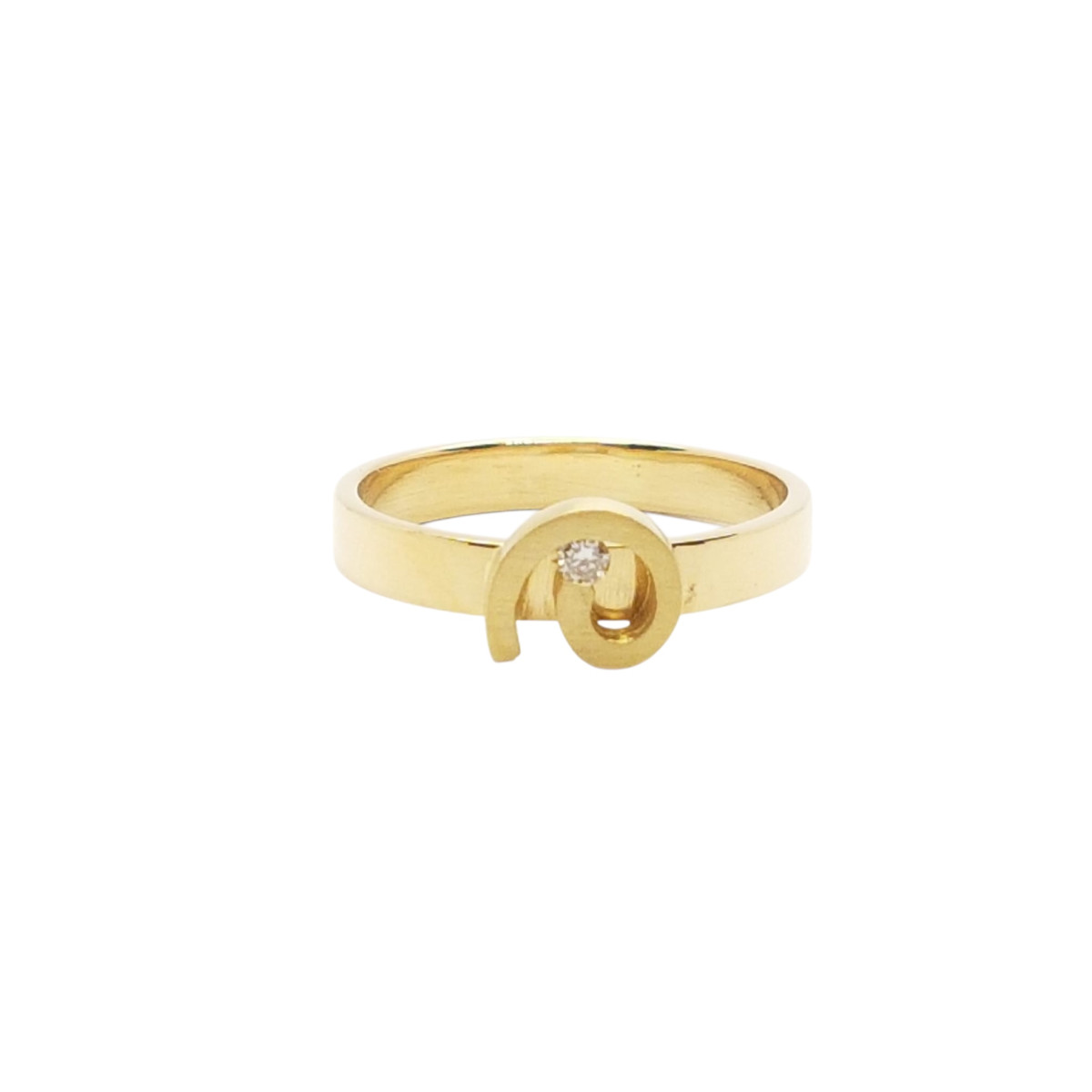 Anillo de oro amarillo con diamante