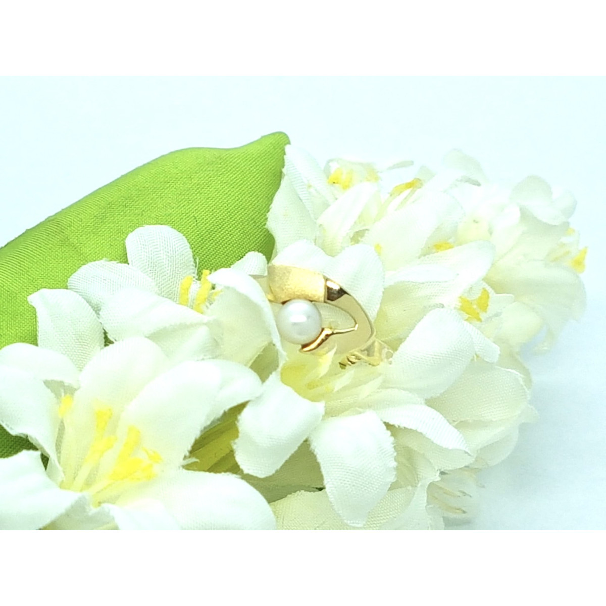 Anillo de oro amarillo con perla natural cultivada