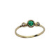 Anillo de oro amarillo con esmeralda y diamantes