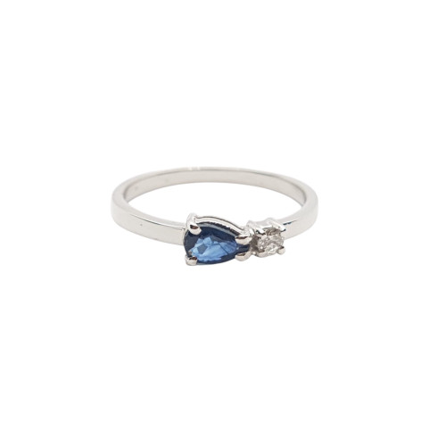 Anillo de oro blanco con zafiro y diamante