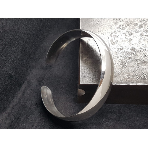 Brazalete rígido de plata
