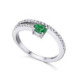 Anillo de oro blanco con Esmeralda y Diamantes