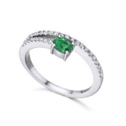 Anillo de oro blanco con Esmeralda y Diamantes