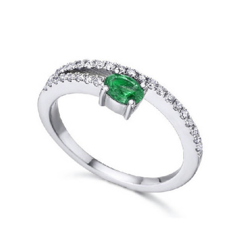 Anillo de oro blanco con Esmeralda y Diamantes