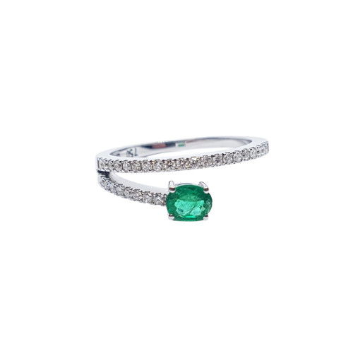 Anillo de oro blanco con Esmeralda y Diamantes