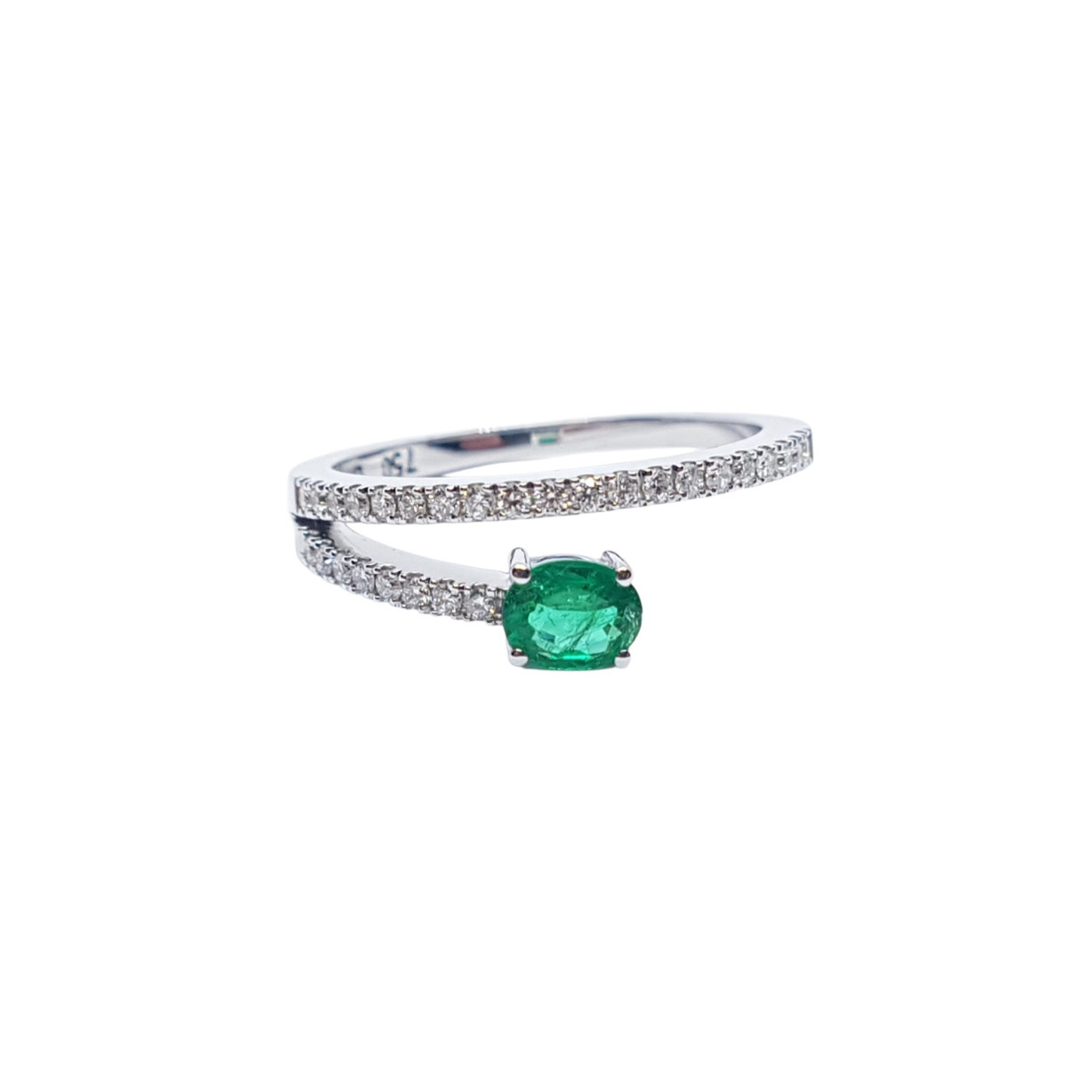 Anillo de oro blanco con Esmeralda y Diamantes