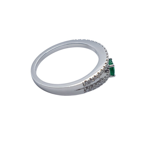 Anillo de oro blanco con Esmeralda y Diamantes