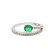 Anillo de oro blanco con Esmeralda y Diamantes