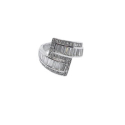 Anillo  de oro blanco con circonitas