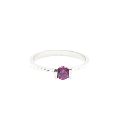 Anillo de oro blanco con rodolita