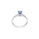 Anillo de oro blanco con zafiro