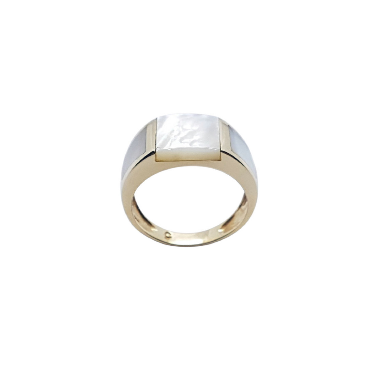 Anillo de oro amarillo con nácar