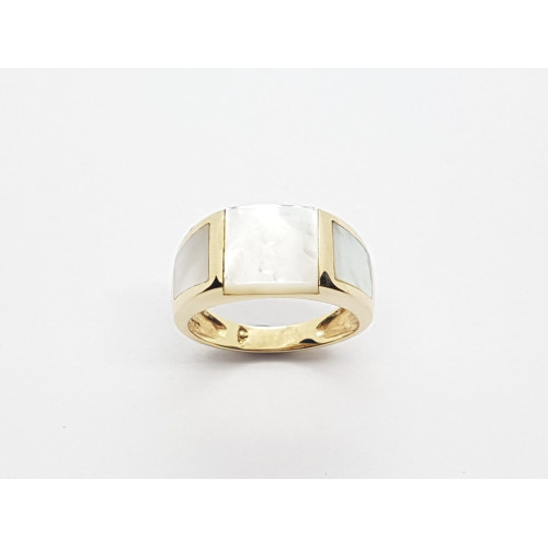 Anillo de oro amarillo con nácar